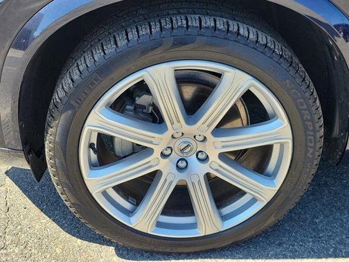 Photo 4 of 38 of 2019 Volvo XC90 T6 Inscription