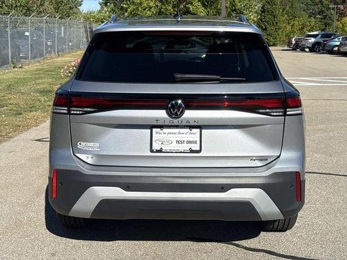 2025 Volkswagen Tiguan 2.0T SE 4MOTION