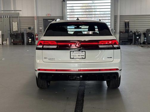 2026 Volkswagen Atlas Cross Sport 2.0T SEL