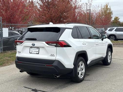 2021 Toyota RAV4 Hybrid XLE