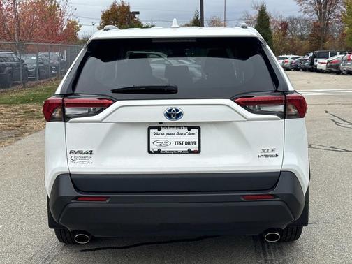 2021 Toyota RAV4 Hybrid XLE