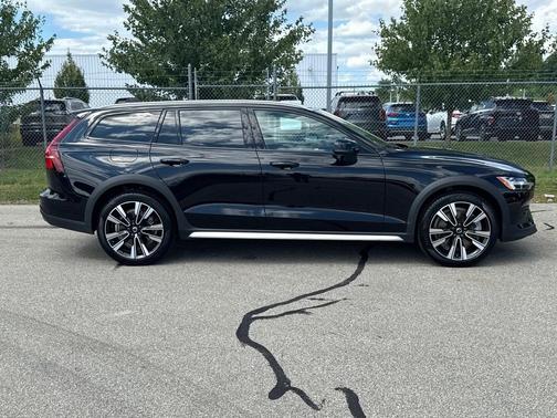 2025 Volvo V60 Cross Country B5 Ultra