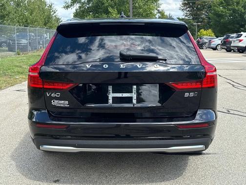 2025 Volvo V60 Cross Country B5 Ultra