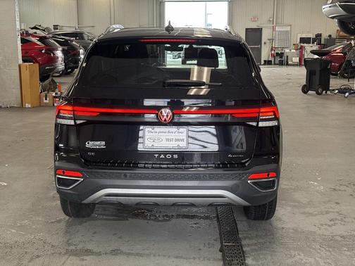 2026 Volkswagen Taos SE