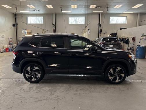 2026 Volkswagen Taos SE