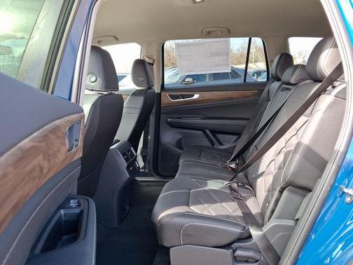 2025 Volkswagen Atlas 2.0T SE