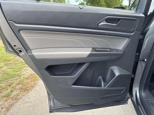 2023 Volkswagen Atlas 3.6L SE w/Technology