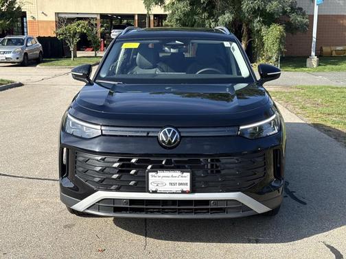 2025 Volkswagen Tiguan 2.0T SE 4MOTION