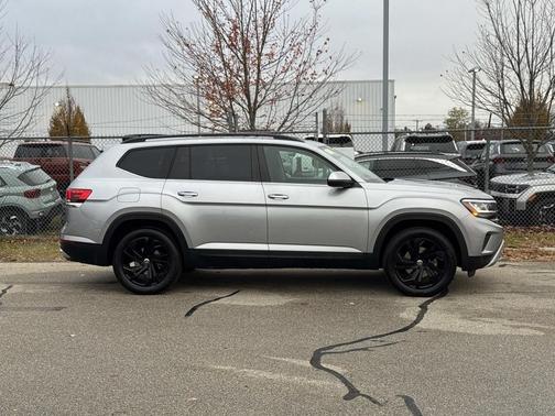 2022 Volkswagen Atlas 3.6L SE w/Technology