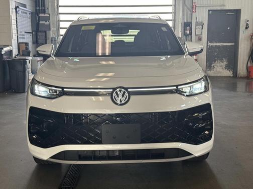 2026 Volkswagen Tiguan 2.0T SEL R-Line 4MOTION