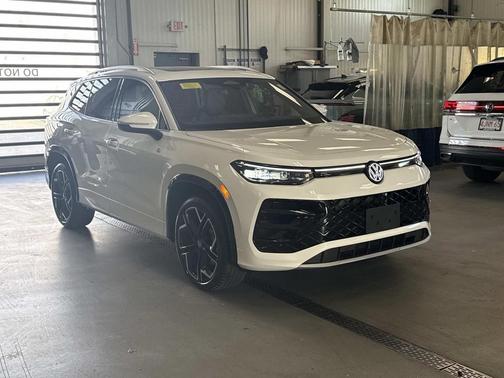 2026 Volkswagen Tiguan 2.0T SEL R-Line 4MOTION