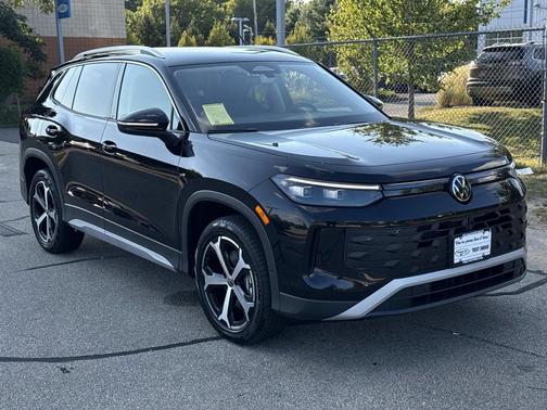 2025 Volkswagen Tiguan 2.0T SE 4MOTION