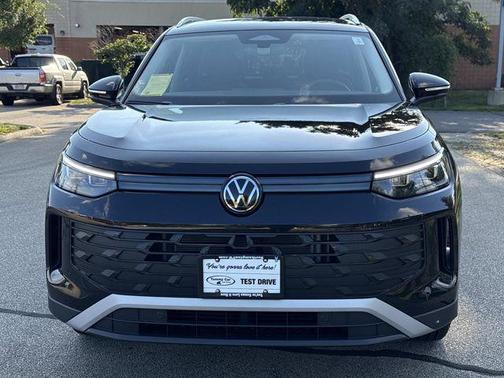 2025 Volkswagen Tiguan 2.0T SE 4MOTION