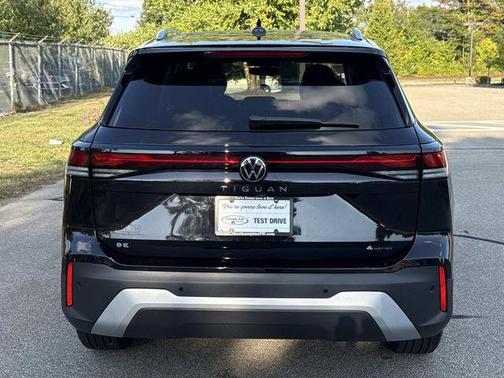 2025 Volkswagen Tiguan 2.0T SE 4MOTION