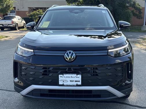 2025 Volkswagen Tiguan 2.0T SE 4MOTION