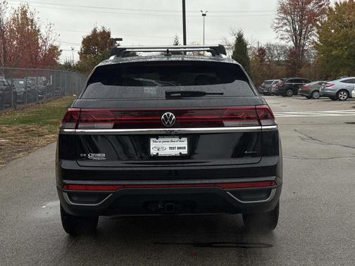 2026 Volkswagen Atlas Cross Sport 2.0T SE w/Technology 4MOTION
