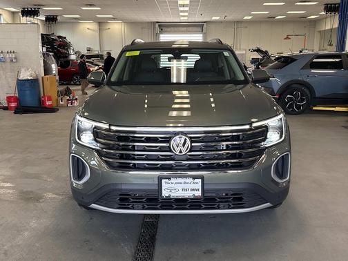 2026 Volkswagen Atlas 2.0T SE w/Technology 4MOTION