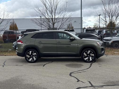 2026 Volkswagen Atlas Cross Sport 2.0T SE w/Technology 4MOTION