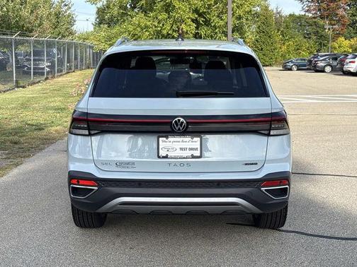 2025 Volkswagen Taos 1.5T SEL
