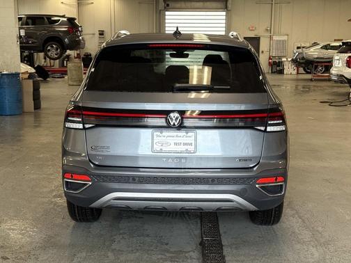 2026 Volkswagen Taos SE