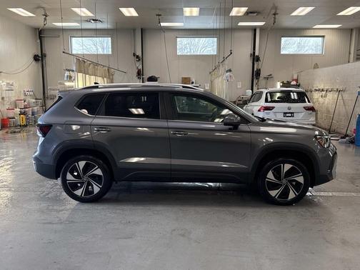 2026 Volkswagen Taos SE