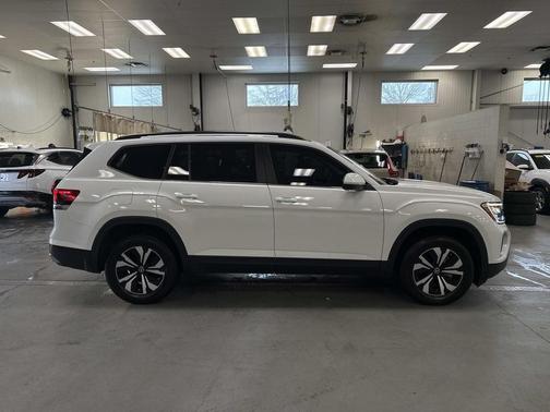 2024 Volkswagen Atlas 2.0T SE
