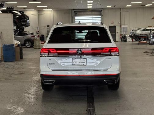 2024 Volkswagen Atlas 2.0T SE