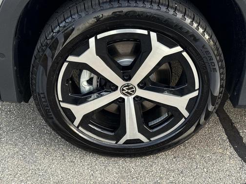 2025 Volkswagen Tiguan 2.0T SE 4MOTION