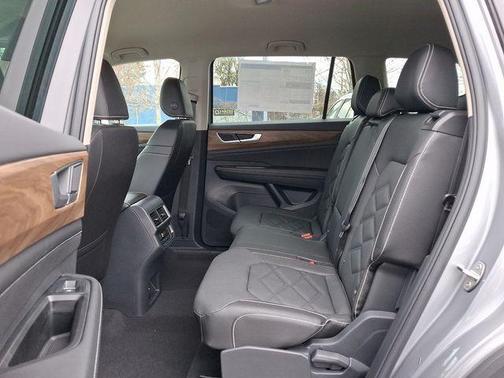 2025 Volkswagen Atlas 2.0T SE