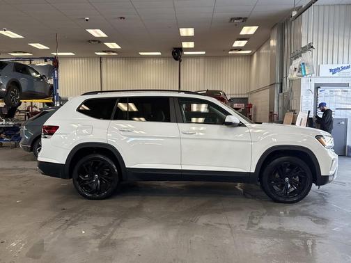 2022 Volkswagen Atlas 3.6L SE w/Technology