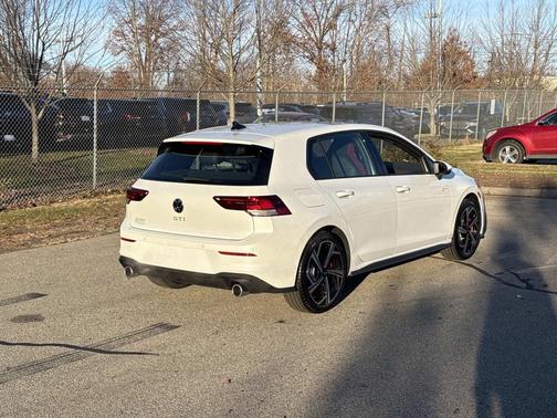2026 Volkswagen Golf GTI 2.0T SE DSG