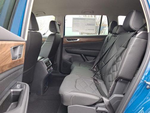 2025 Volkswagen Atlas 2.0T SE