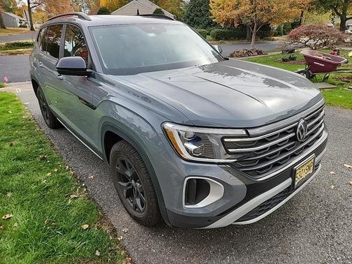 2025 Volkswagen Atlas 2.0T Peak Edition