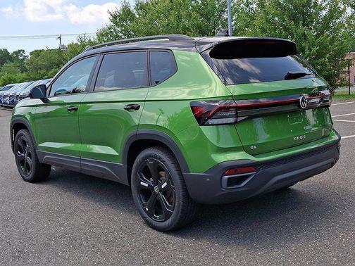 2025 Volkswagen Taos 1.5T SE Black
