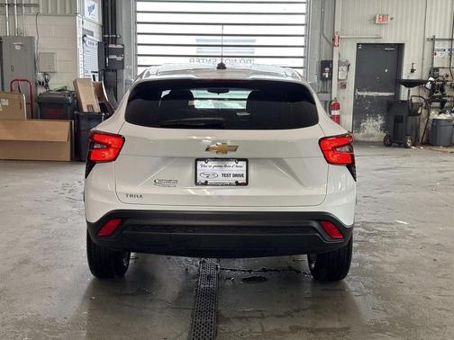 2025 Chevrolet Trax LS