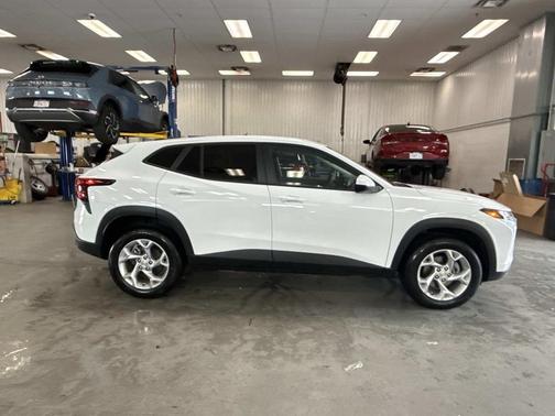 2025 Chevrolet Trax LS