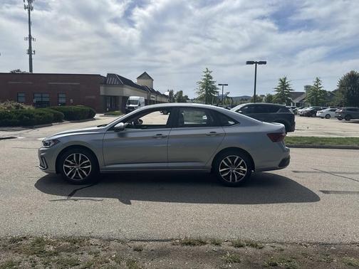 2025 Volkswagen Jetta 1.5T SE