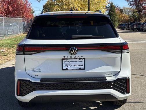 2025 Volkswagen Tiguan 2.0T SE R-Line Black 4MOTION