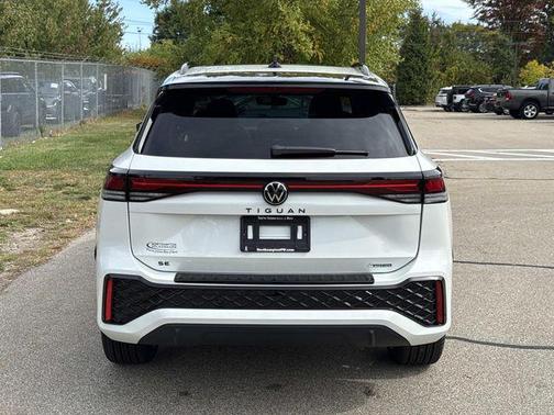 2025 Volkswagen Tiguan 2.0T SE R-Line Black 4MOTION