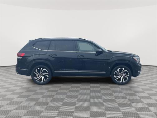 Deep Black Pearl Effect 2023 Volkswagen Atlas 3.6 SEL