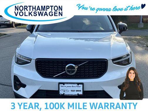 2025 Volvo XC40 B5 Ultra Dark Theme