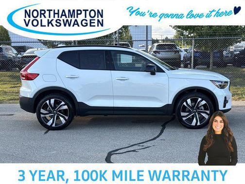 2025 Volvo XC40 B5 Ultra Dark Theme