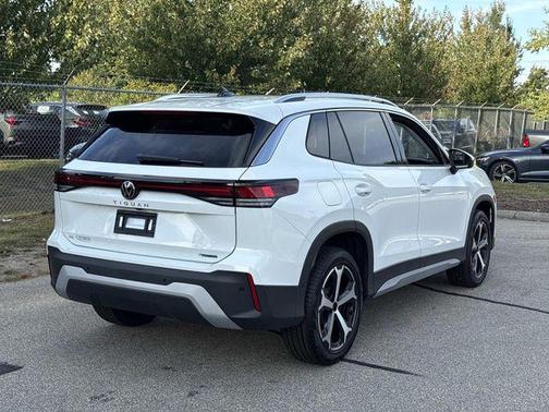 2025 Volkswagen Tiguan 2.0T SE 4MOTION