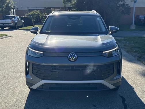 2025 Volkswagen Tiguan 2.0T SE 4MOTION