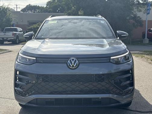 2025 Volkswagen Tiguan 2.0T SE R-Line Black 4MOTION