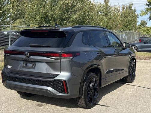 2025 Volkswagen Tiguan 2.0T SE R-Line Black 4MOTION