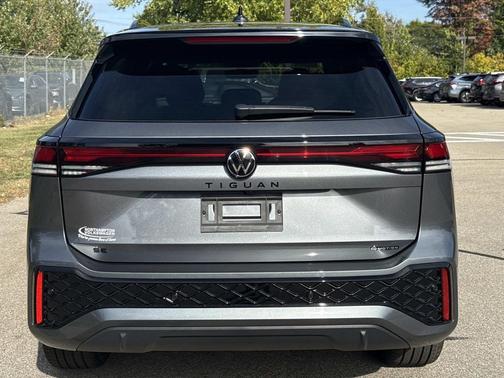 2025 Volkswagen Tiguan 2.0T SE R-Line Black 4MOTION