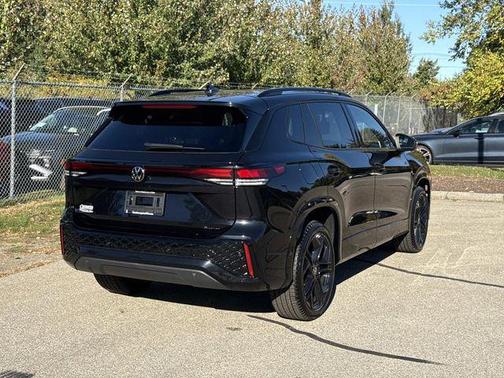 2025 Volkswagen Tiguan 2.0T SE R-Line Black 4MOTION
