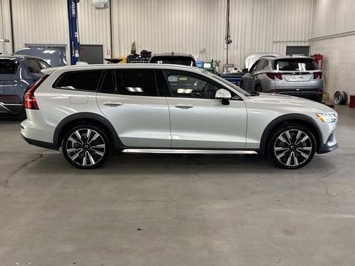 2020 Volvo V60 Cross Country T5