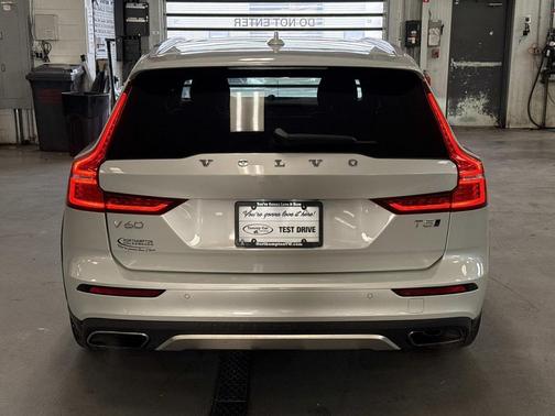 2020 Volvo V60 Cross Country T5